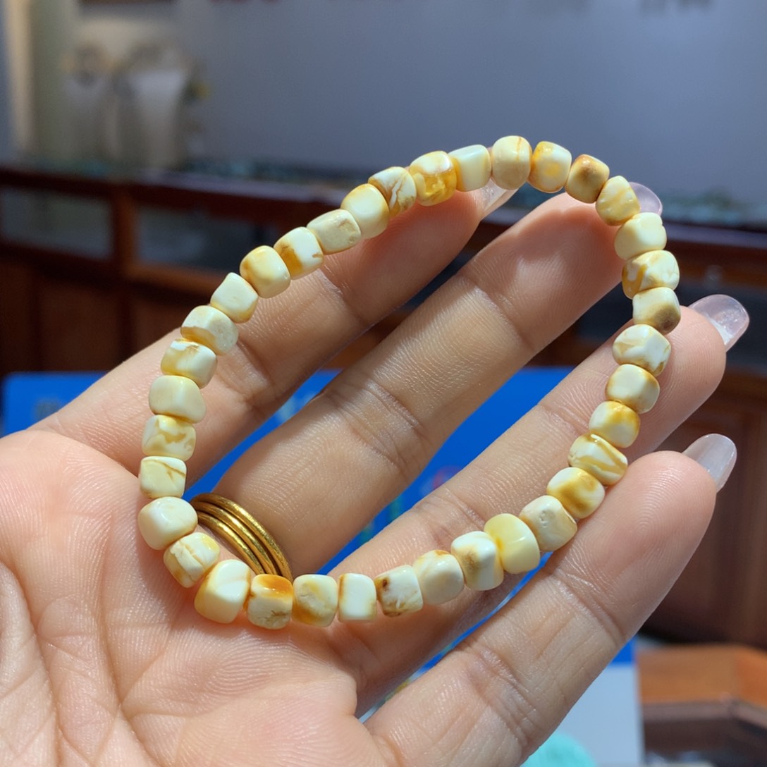 蜜蜡裸石未镶嵌单圈