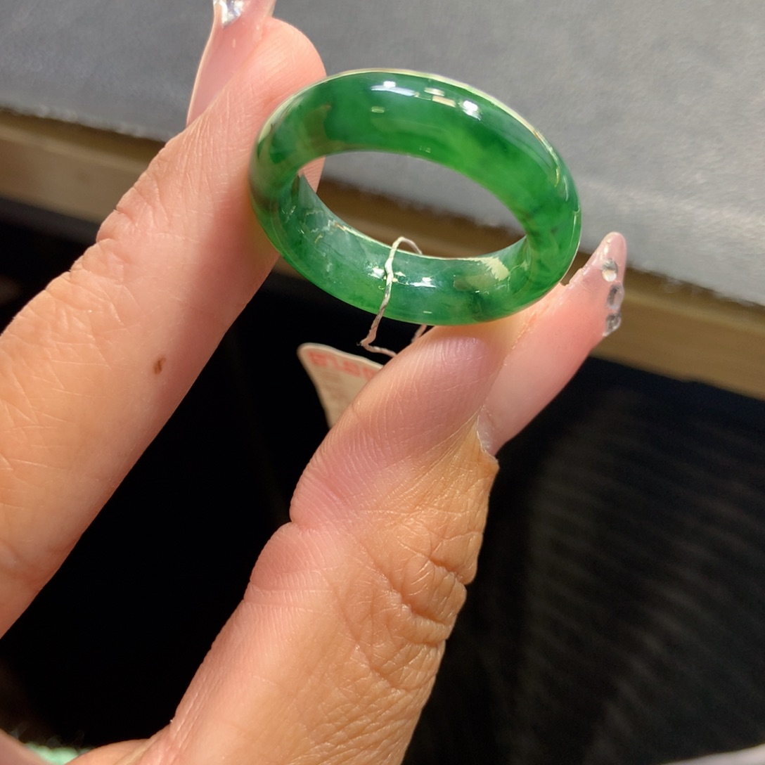 翡翠戒指未镶嵌翡翠
