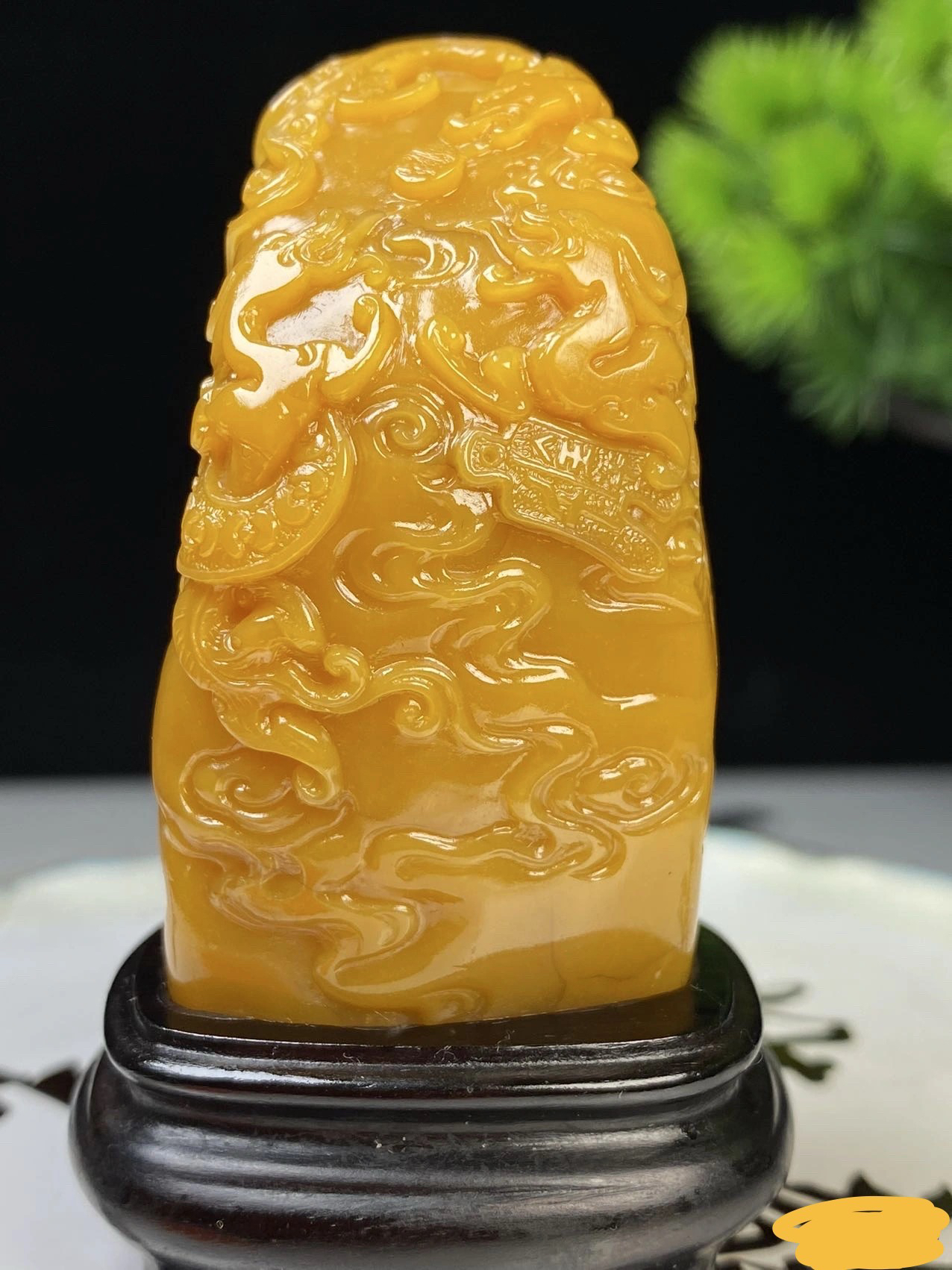 寿山中坂田黄石螭虎随形章老田料通透质地81.3克5.5—3—2cm