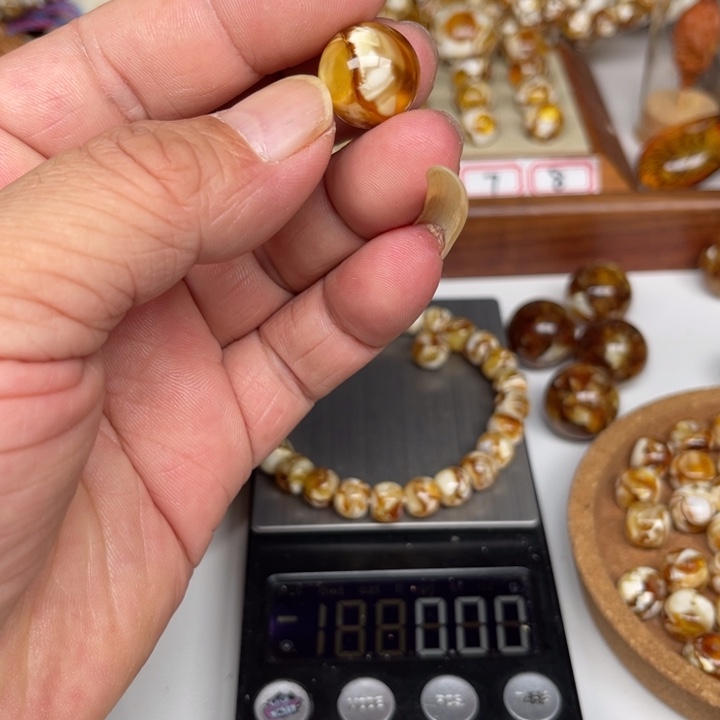 未镶嵌琥珀裸石98号