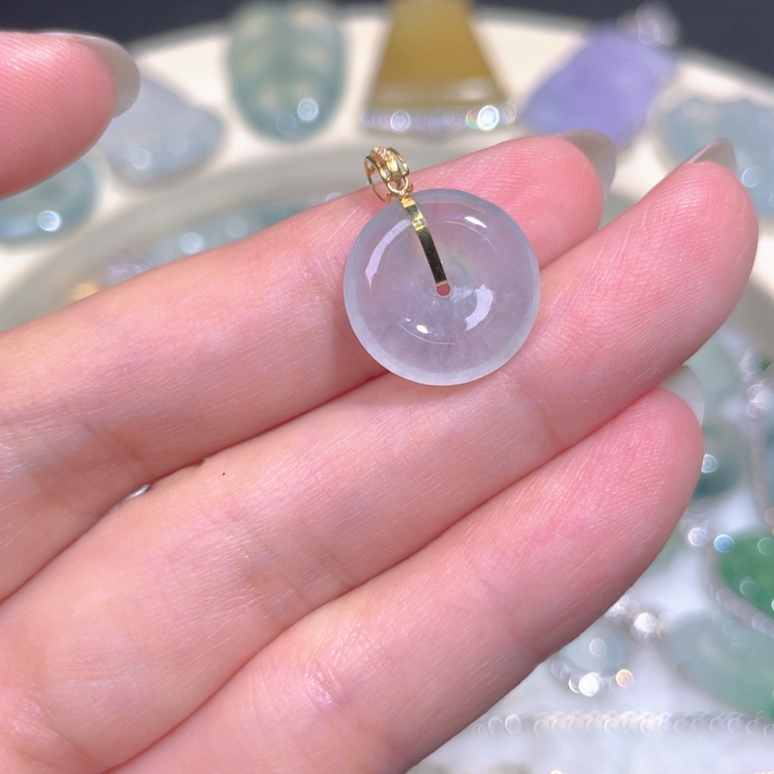 翡翠18K金镶嵌颈饰翡翠