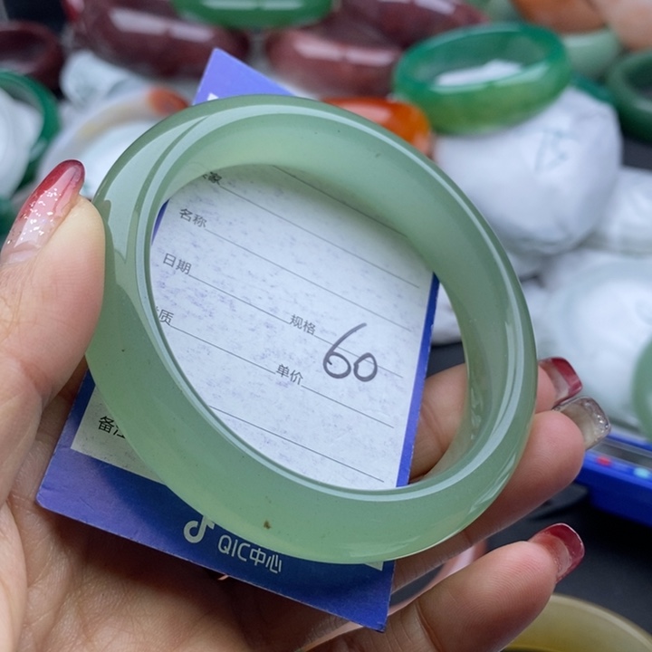 石英质玉手镯未镶嵌