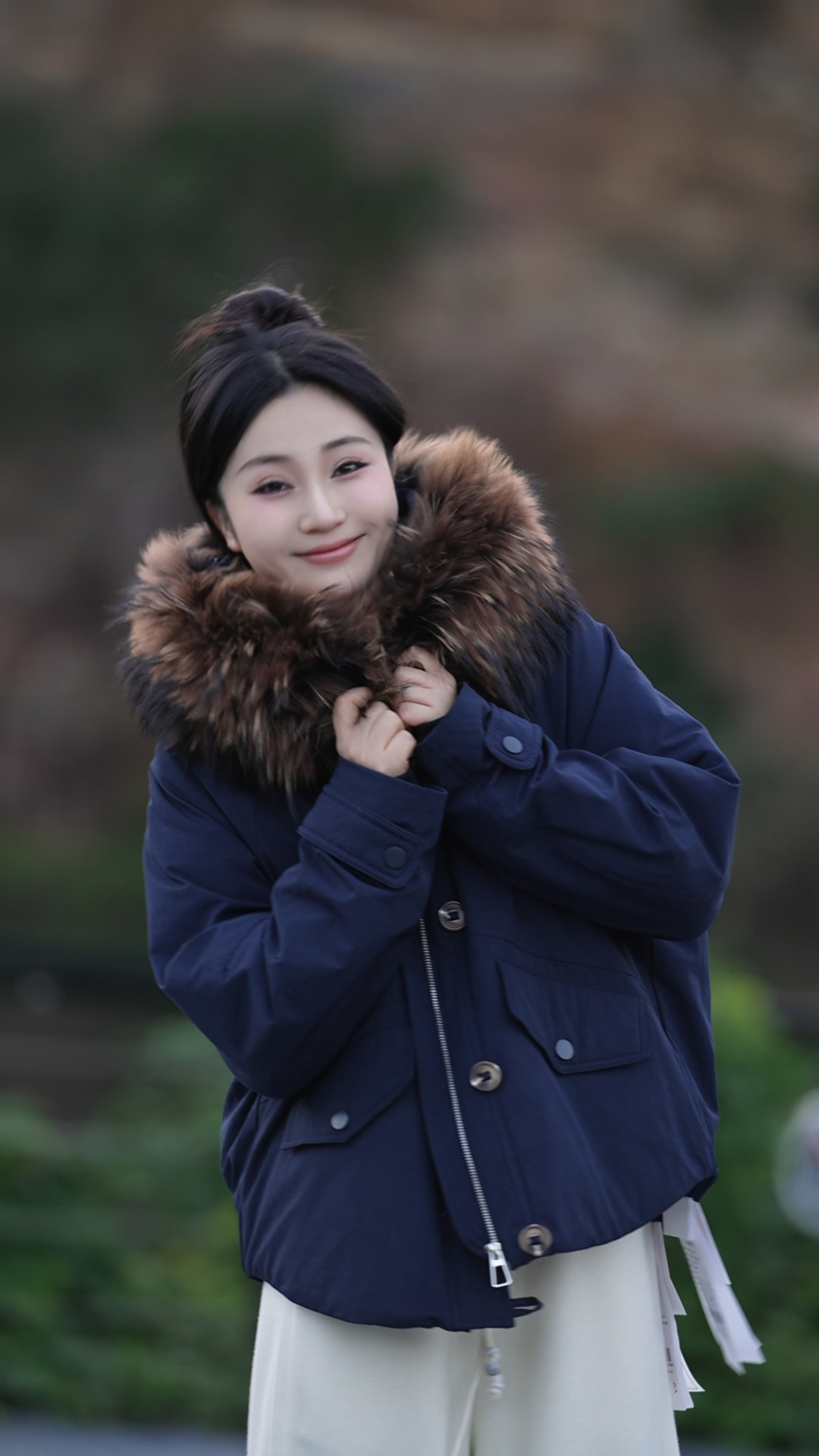 *冬季女士毛领短款羽绒服13209