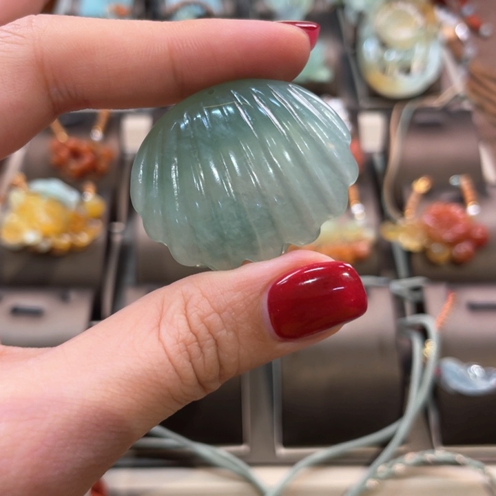 蛇纹石玉颈饰未镶嵌携**丛