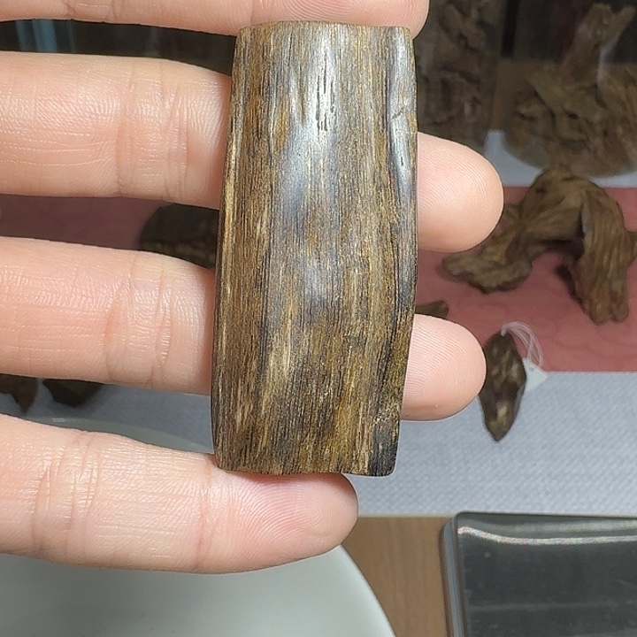 沉香沉香碎屑莱特岛沉水素牌4.7g