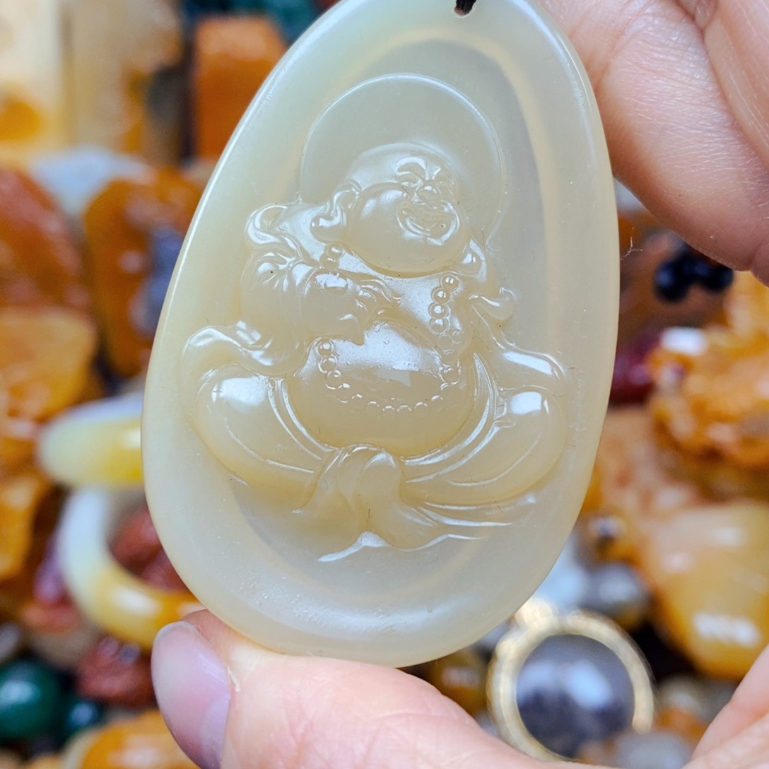 石英质玉（黄龙玉）颈饰未镶嵌