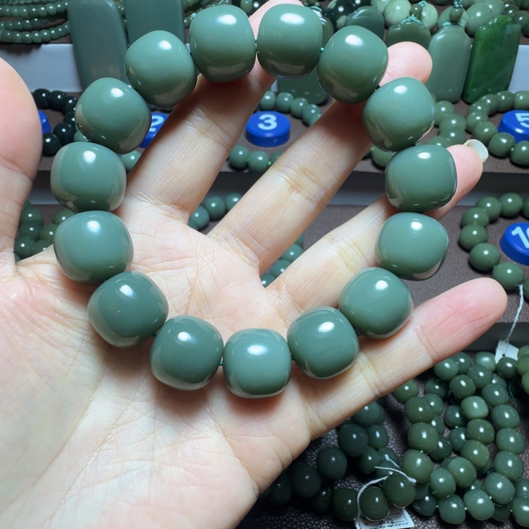 好***退和田玉未镶嵌手链