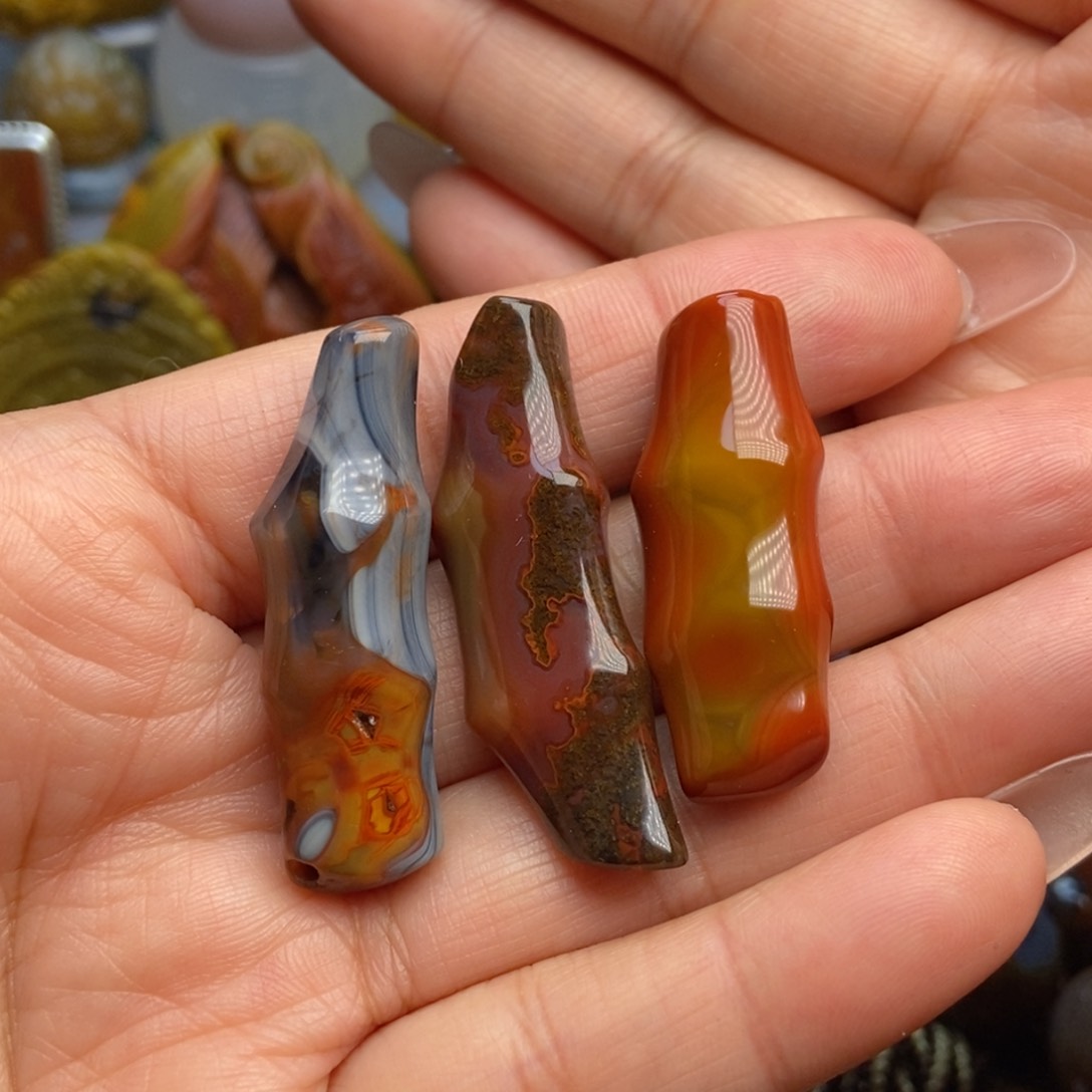 玛瑙/玉髓颈饰未镶嵌战国红