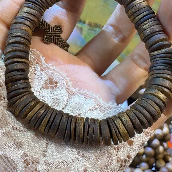 沉香手串爱***意绿奇楠沉香乌身圆叶单圈10g