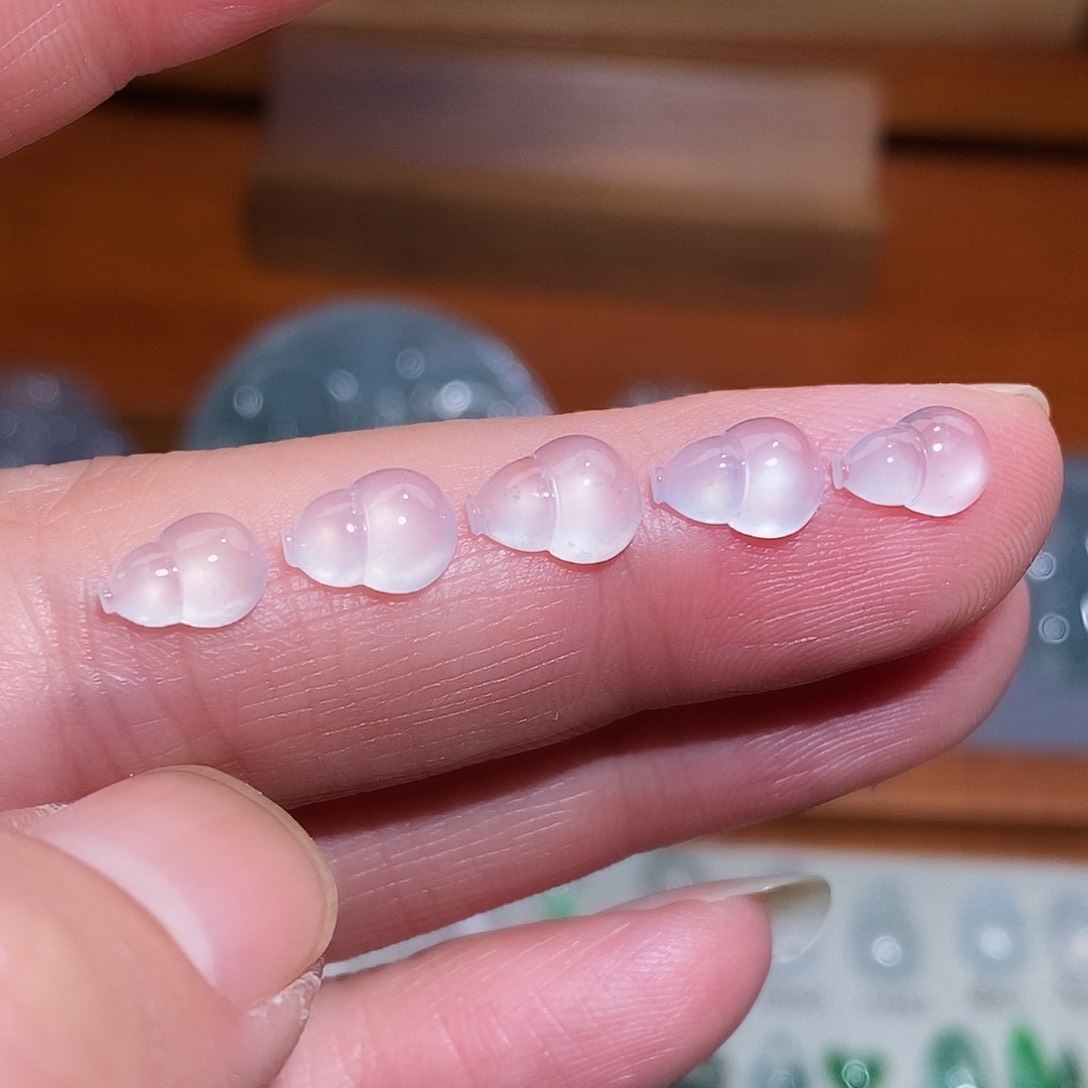 翡翠颈饰未镶嵌葫芦