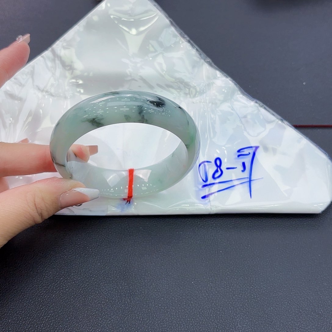 翡翠手镯未镶嵌手镯