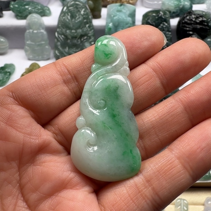 明***知翡翠未镶嵌颈饰翡翠