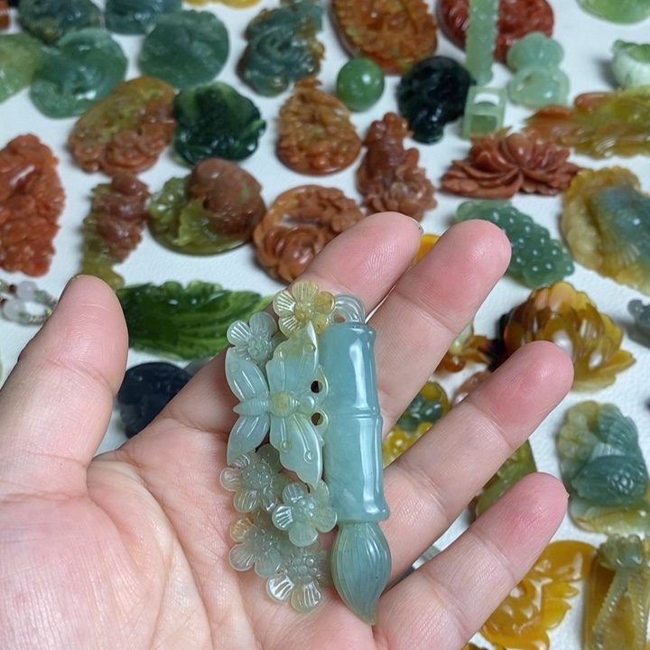 蛇纹石玉颈饰未镶嵌
