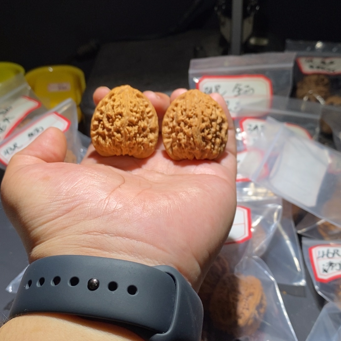 忧***子文玩核桃吊坠35全品南疆