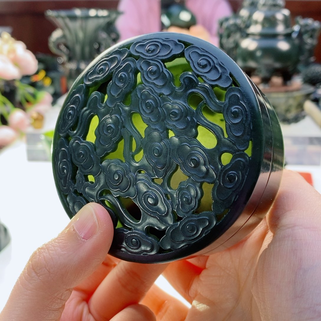 和田玉（青玉）摆件未镶嵌微瑕