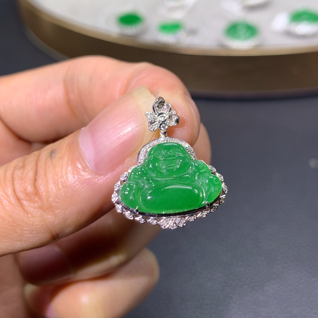 翡翠颈饰18K金镶嵌翡翠