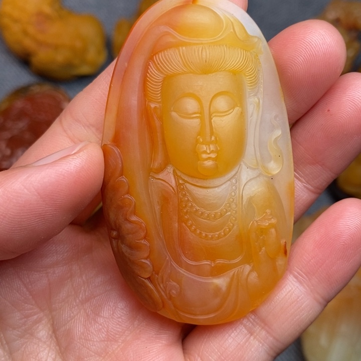 石英质玉（黄龙玉）合金颈饰