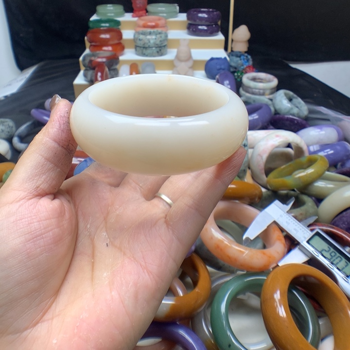 未镶嵌手镯石英质玉屿*