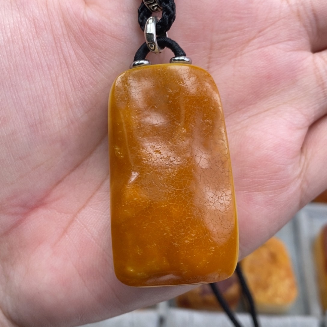 琥珀吊坠(赠链)未镶嵌