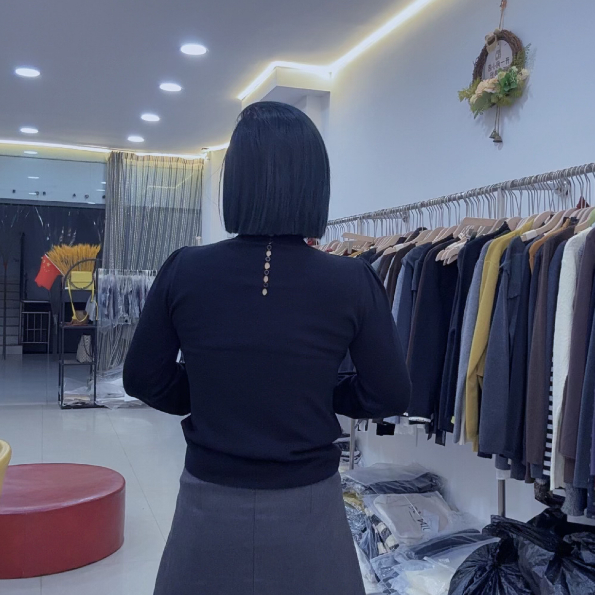 【遇见】后背七粒扣泡泡袖打底衫（会起球介意慎拍）