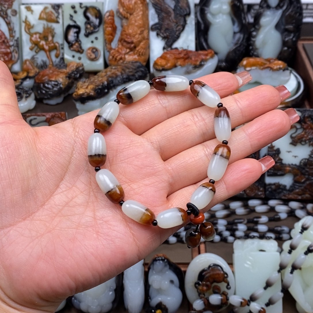 颈饰未镶嵌和田玉见**指