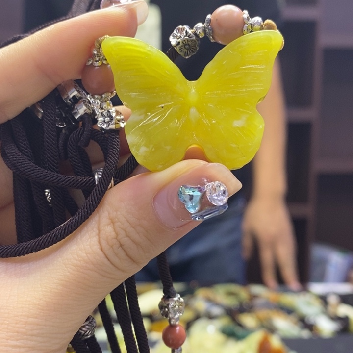 蛇纹石玉未镶嵌颈饰多样性发其一