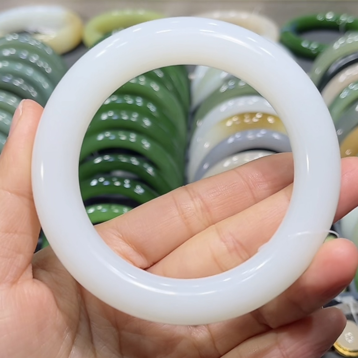 福利！和田玉新疆且末羊脂白玉手镯57-58圈口（胖圆条）