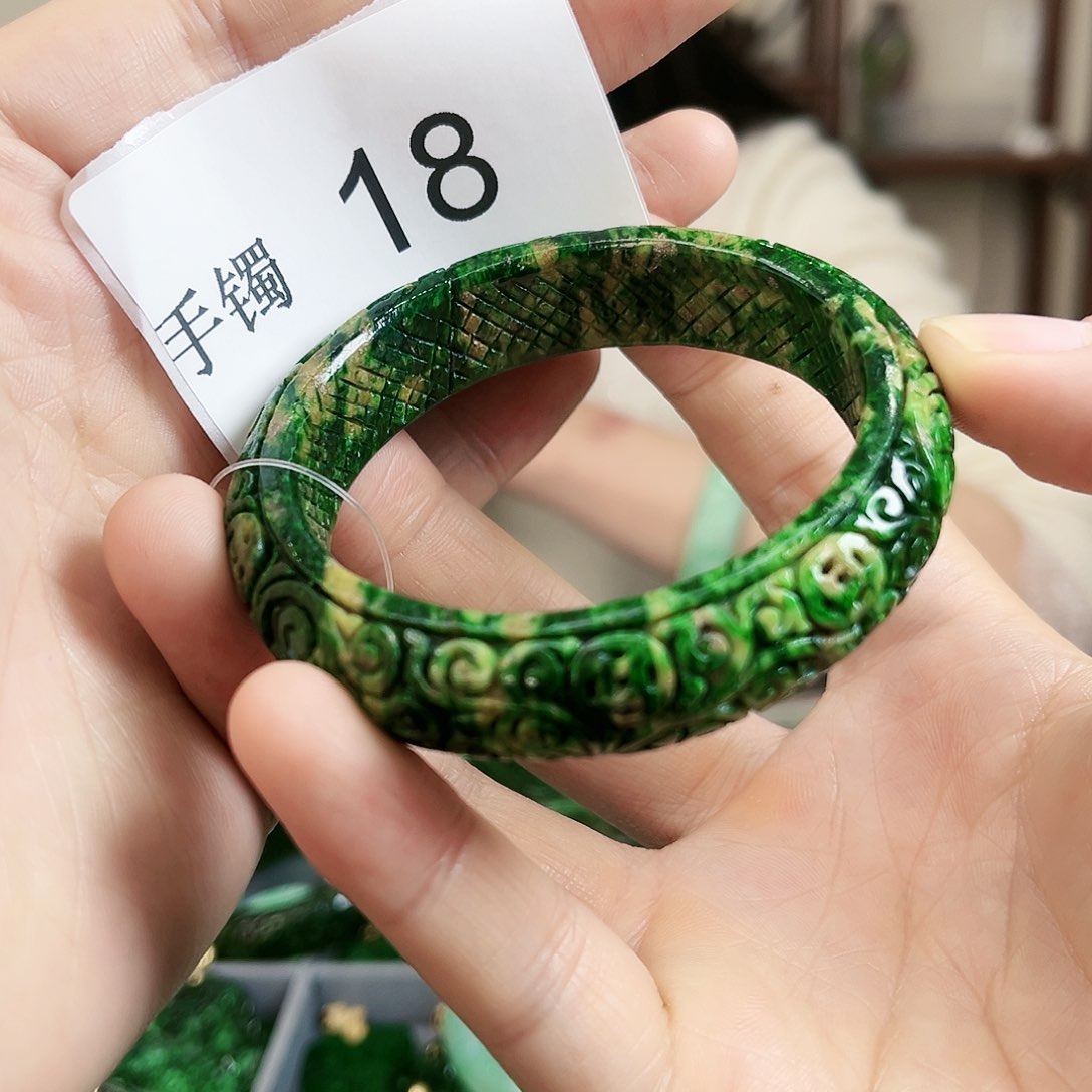 翡翠手镯未镶嵌手镯56.7