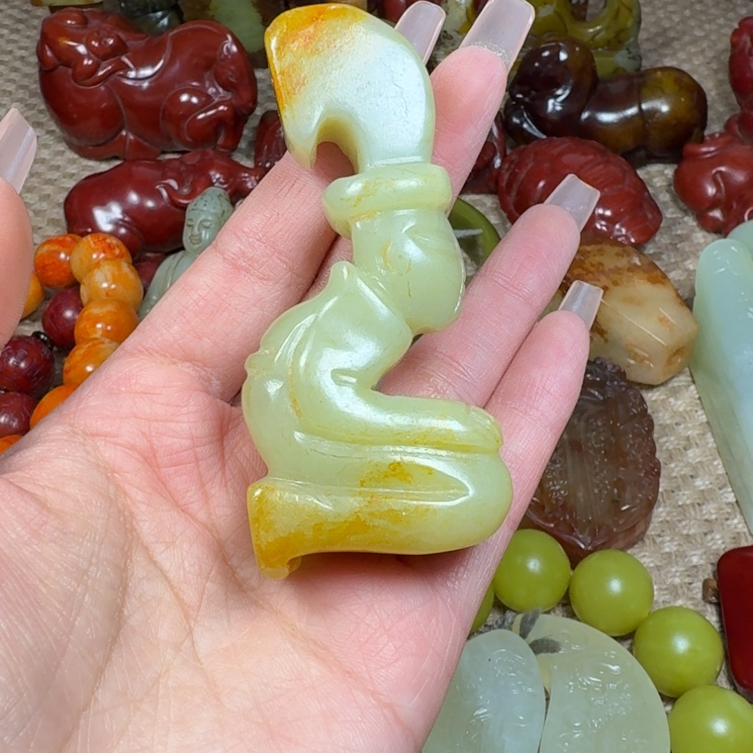 蛇纹石玉未镶嵌颈饰