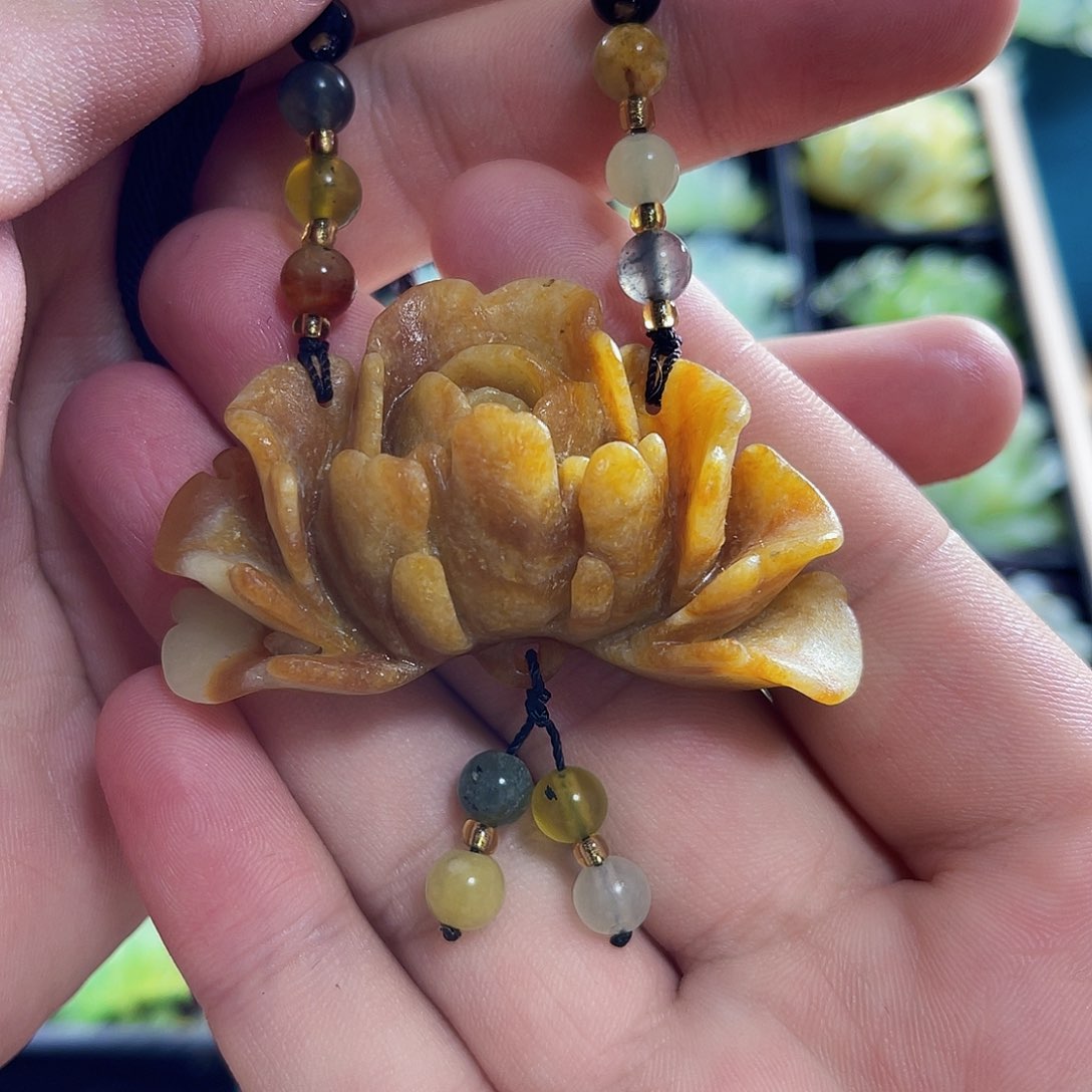 蛇纹石玉颈饰未镶嵌