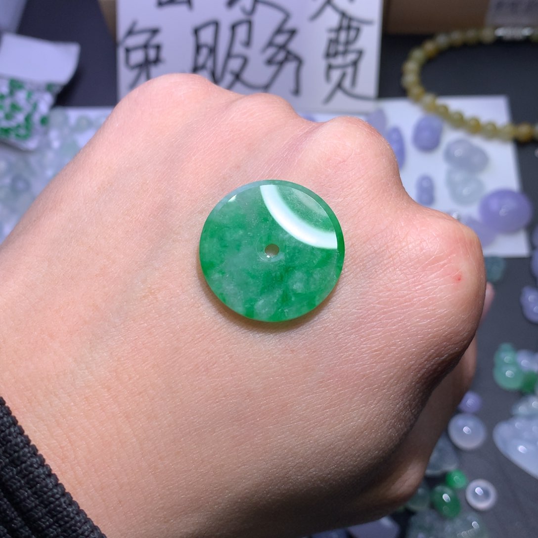 翡翠颈饰未镶嵌壹***d平钱扣