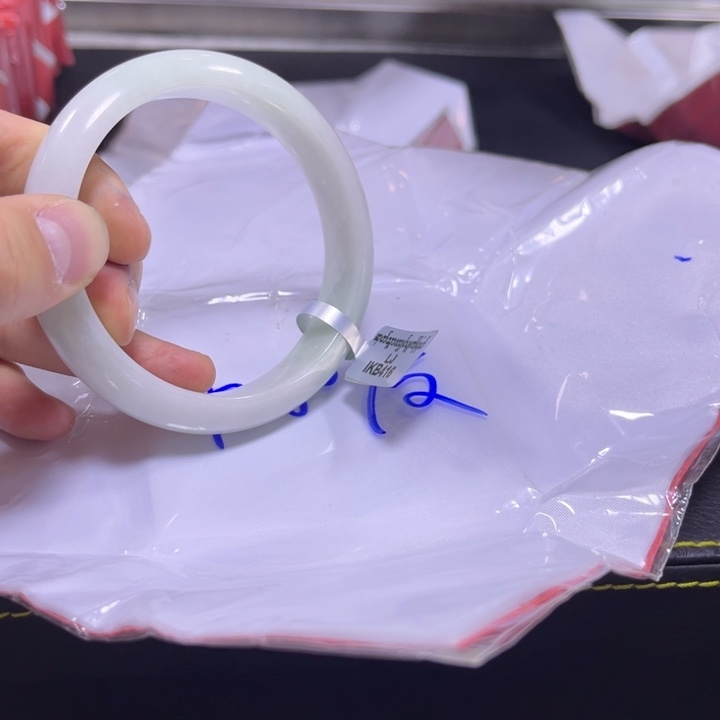 翡翠手镯未镶嵌天然a货翡翠多样性发货