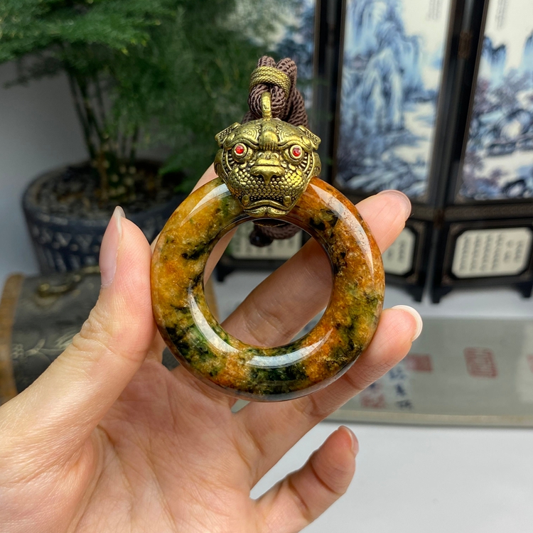 腾冲老料红加绿玉环挂件 天然翡翠A货