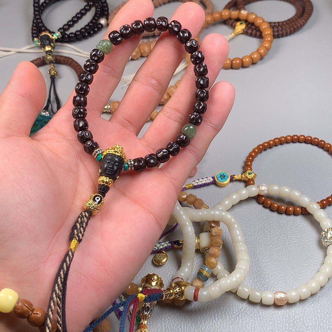 吊坠椰蒂。。。。。。。。。。。。