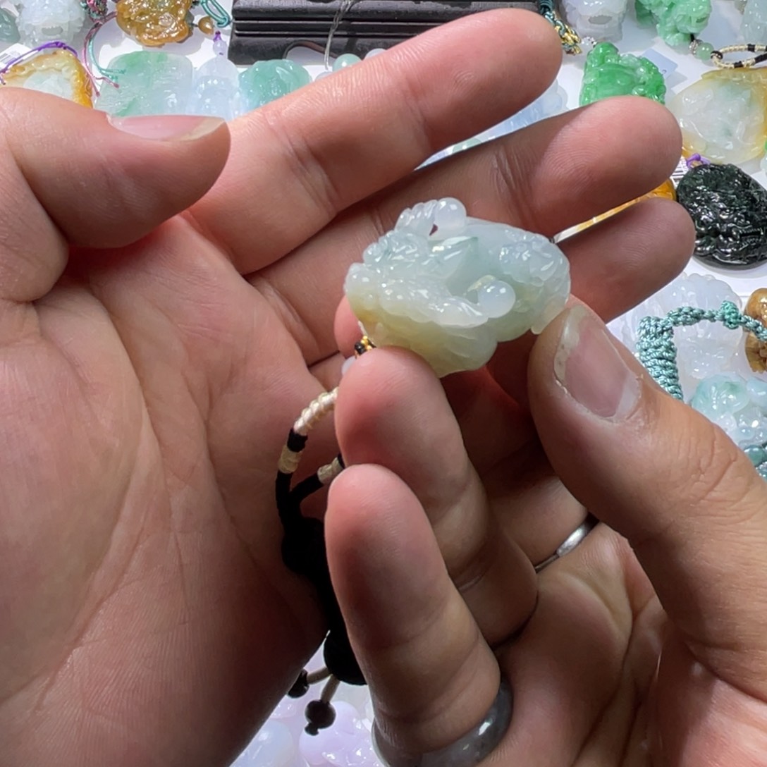 翡翠颈饰未镶嵌天然