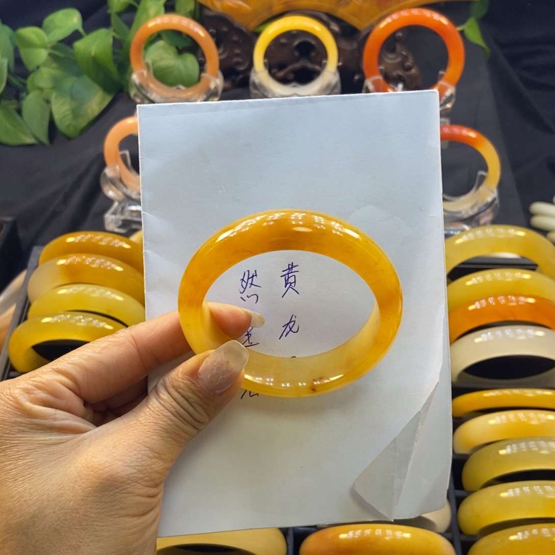 牛***糖石英质玉（黄龙玉）未镶嵌手镯阳阳