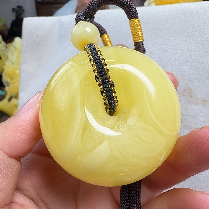 龙***下蜜蜡未镶嵌珠宝奇石