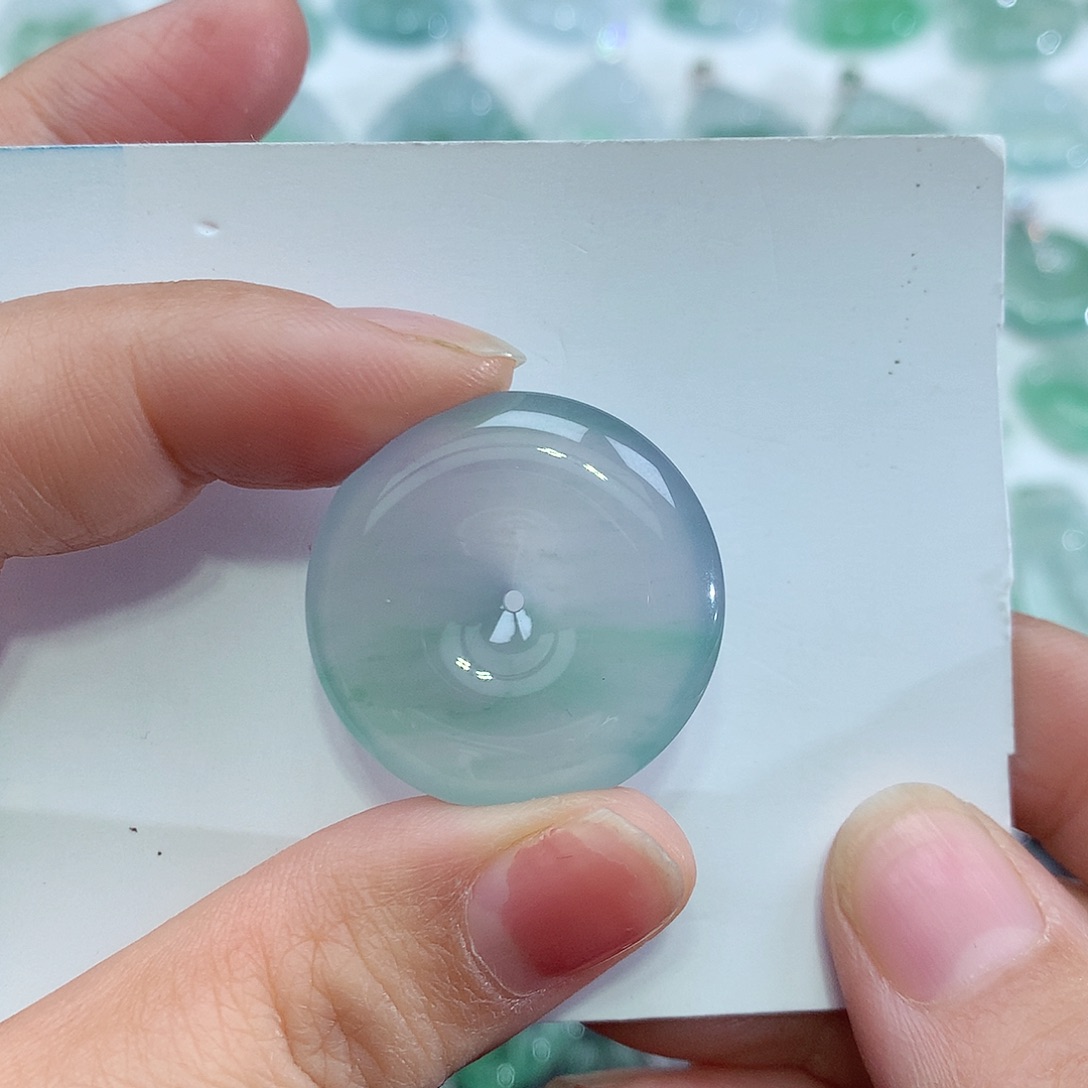 翡翠未镶嵌颈饰平安扣