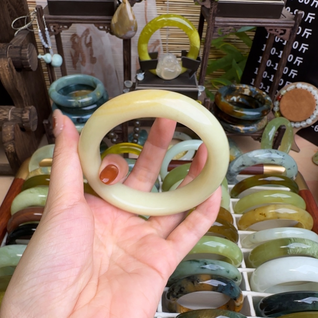 M***.蛇纹石玉未镶嵌手镯