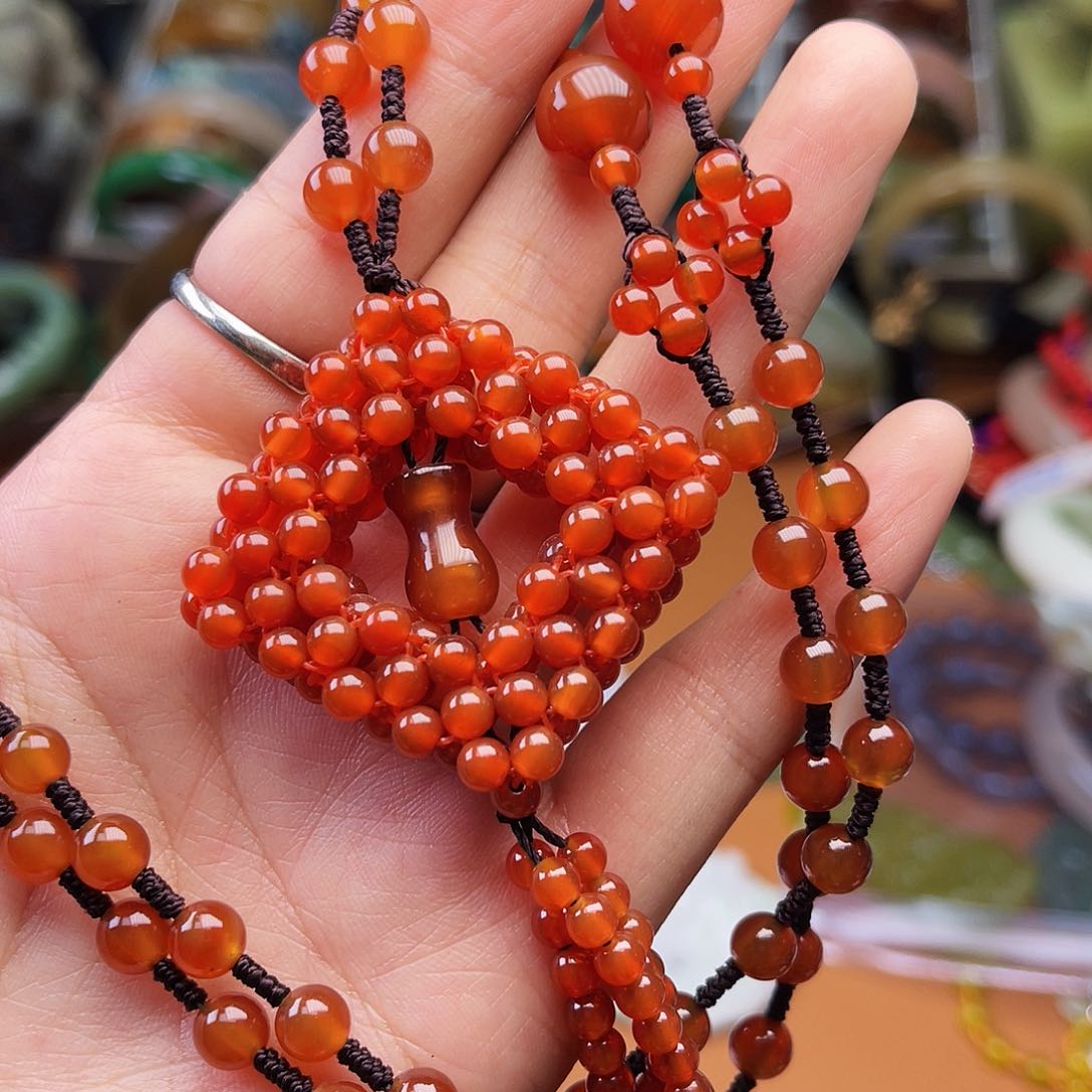 蛇纹石玉颈饰未镶嵌