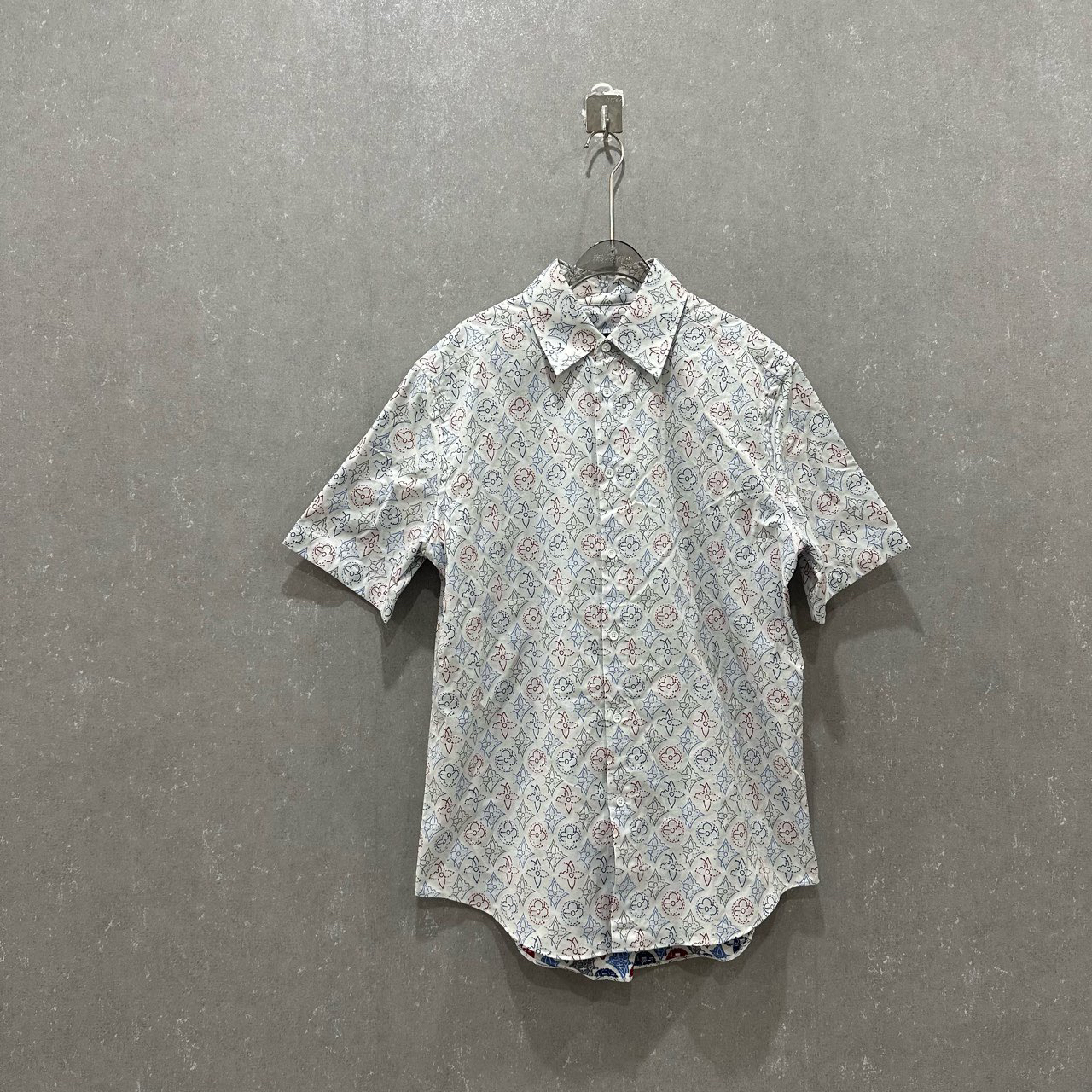 99新 LouisVuitton/路易威登 纯色花卉翻领短袖衬衫 L码/003502