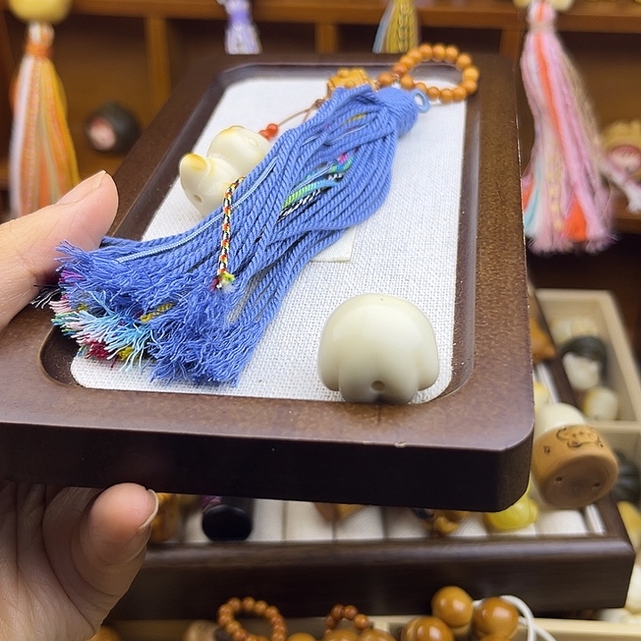 豆***儿手串猴头核桃流苏小熊猫爪转经筒