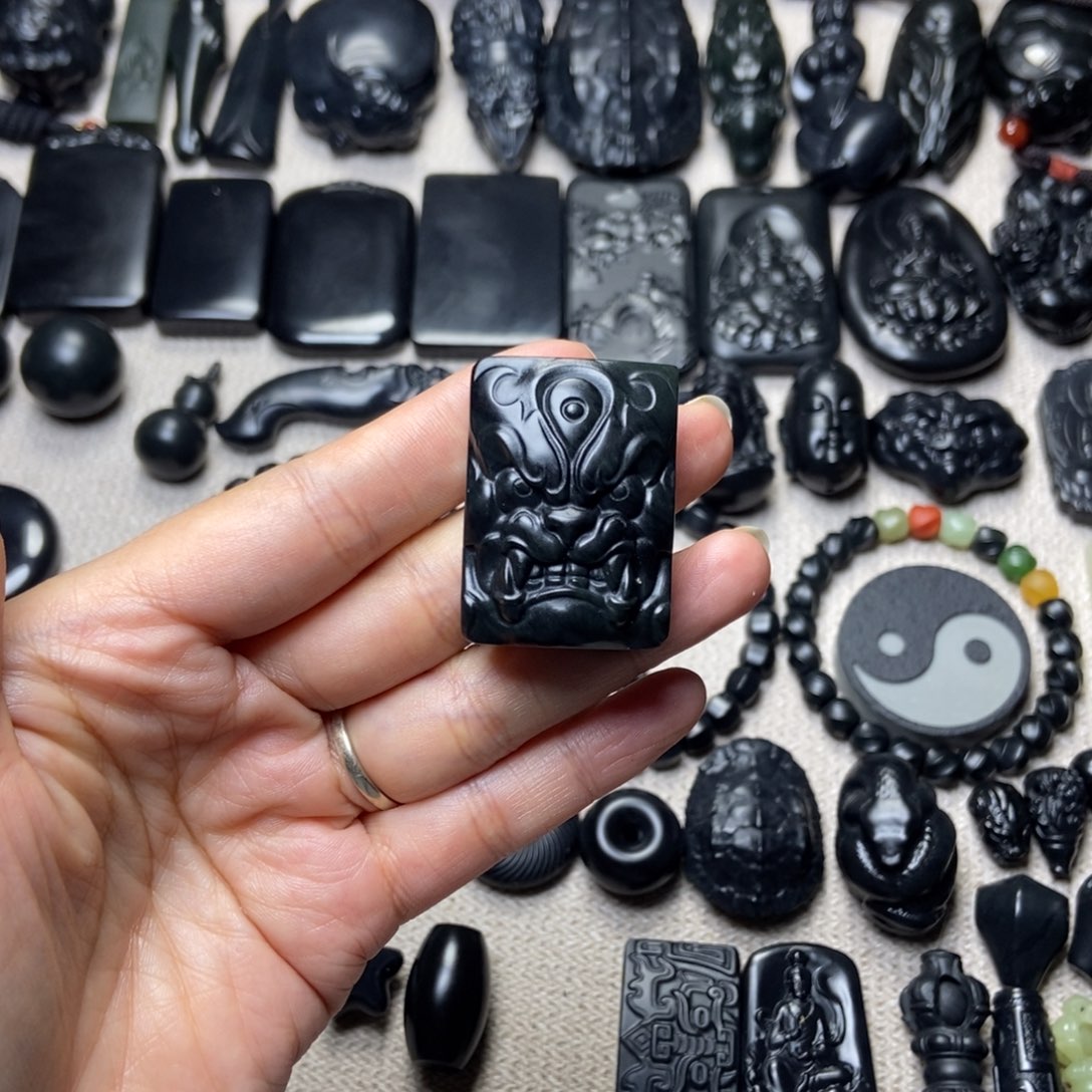 凌***风和田玉未镶嵌颈饰