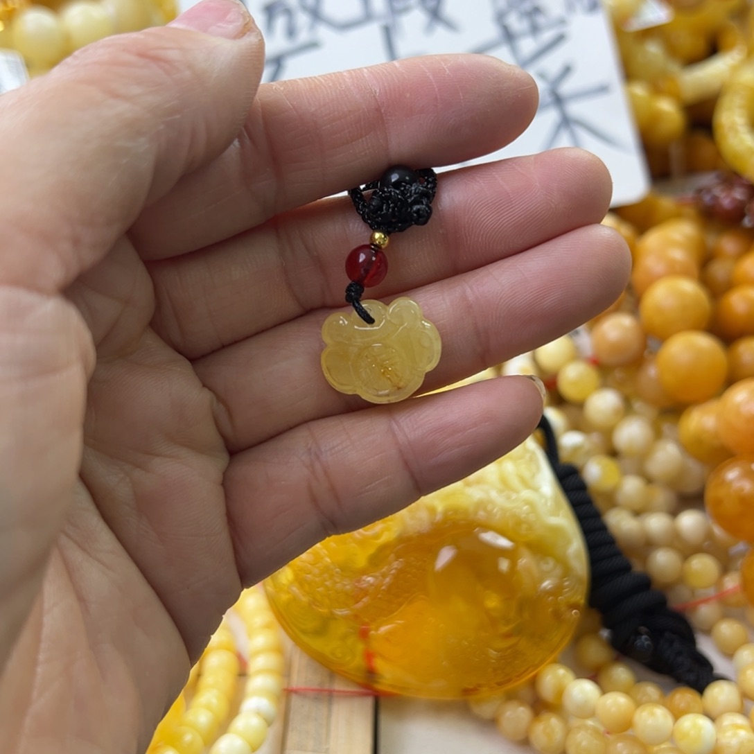 琥珀珠宝奇石未镶嵌