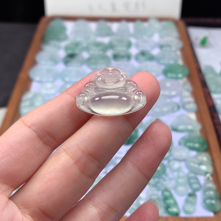 颈饰未镶嵌翡翠冰种佛公