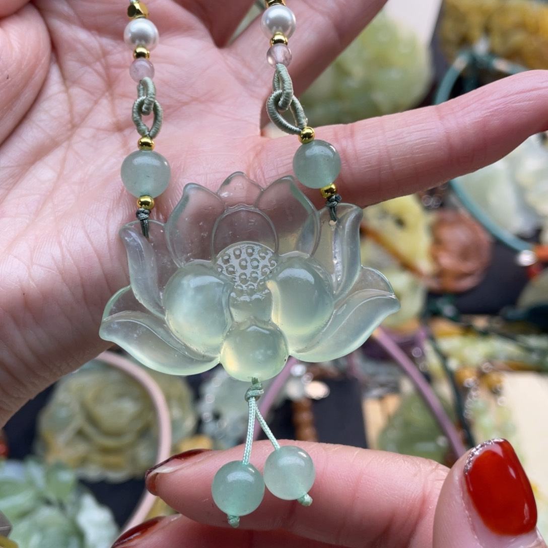 蛇纹石玉颈饰未镶嵌