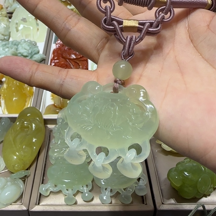 蛇纹石玉吊坠未镶嵌