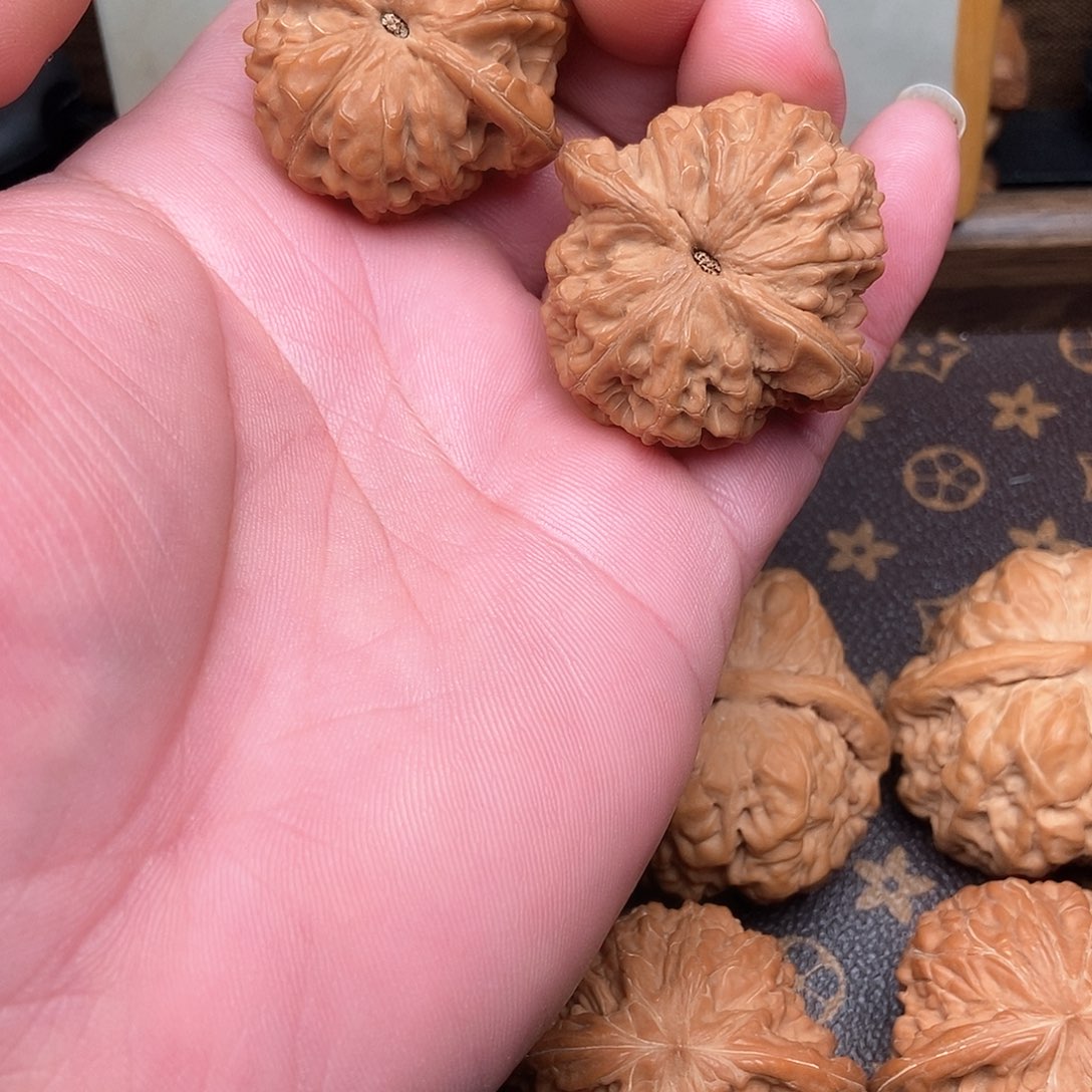 文玩核桃吊坠皓**里核王