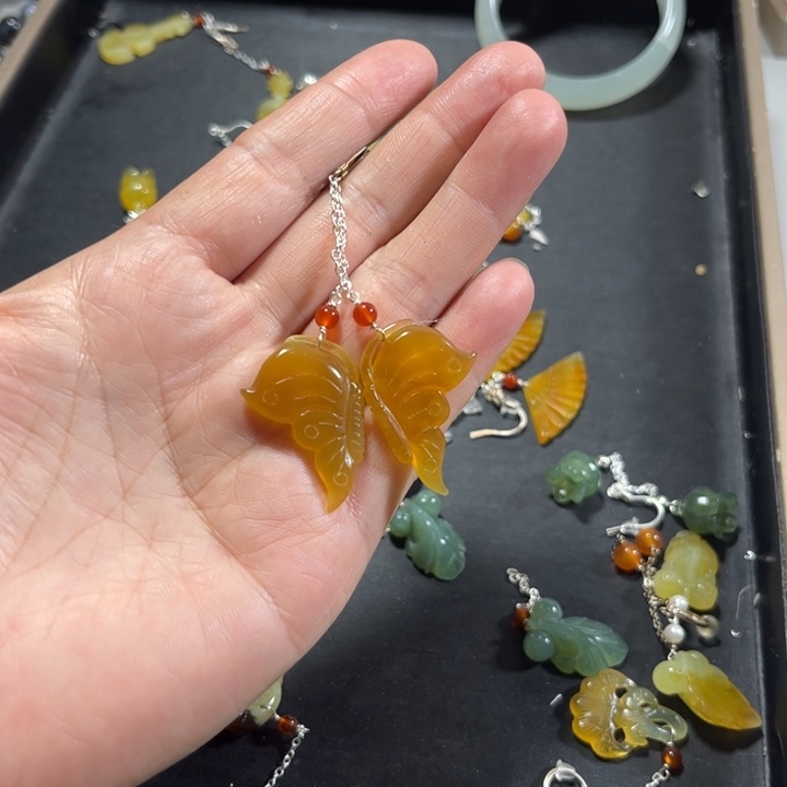 蛇纹石玉耳饰未镶嵌