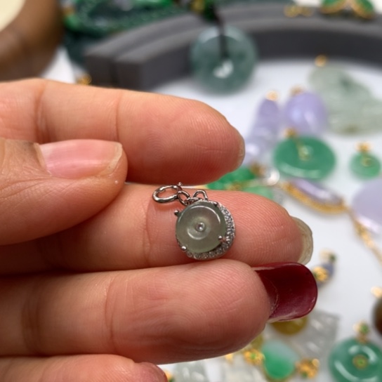 翡翠颈饰未镶嵌翡翠